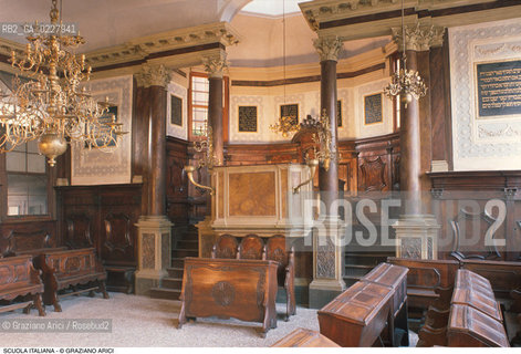 Caption: Nome:..SCUOLA ITALIANA : INTERNO VERSO LA BIMÀ  ....Localizzazione:..VENEZIA / CANNAREGIO / CAMPO DEL GHETTO NOVO  SINAGOGA / SCUOLA ITALIANA..VENICE / CANNAREGIO / CAMPO GHETTO NOVO  SYNAGOGUE  / SCUOLA ITALIANA   ..Soggetto:..INTERNO VERSO LA BIMÀ / PULPITO / ARREDI LIGNEI  ..INTERIOR TOWARDS THE BIMAH  / PULPIT / WOODEN FURNITURE  ..Cronologia:..SEC. XVI ULTIMO QUARTO /1575  ..XVIth CENTURY / 1575  ..Autore:..BAROCCO   ..BAROQUE ..Stile:......Editori Stampatori:......Committenza:......Materia e Tecnica:......Collocazione:......Note:......Riproduzione Fotografica:..Graziano Arici/Rosebud2  ....Copyright:..Graziano Arici/Rosebud2/  ....Data:..1994....Costo:..A....Key:..CHIESA  ..CHURCH
