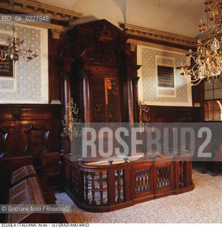 Nome:..SCUOLA ITALIANA : ARON (ARCA SANTA)  ....Localizzazione:..VENEZIA / CANNAREGIO / CAMPO DEL GHETTO NOVO  SINAGOGA / SCUOLA ITALIANA..VENICE / CANNAREGIO / CAMPO GHETTO NOVO  SYNAGOGUE  / SCUOLA ITALIANA   ..Soggetto:..ARON (ARCA SANTA)  ..AARON (HOLY ARK)  ..Cronologia:..SEC. XVI ULTIMO QUARTO /1575  ..XVIth CENTURY / 1575  ..Autore:......Stile:..BAROCCO  ..BAROQUE   ..Editori Stampatori:......Committenza:......Materia e Tecnica:..LEGNO SCOLPITO E A FINTI INTAGLI (SAGOME DI LEGNO INCOLLATE ALLA SUPERFICIE)  ..CARVED WOOD WITH IMITATION INLAY (PIECES OF WOODEN MOULDING GLUED TO THE SURFACE)   ..Collocazione:......Note:......Riproduzione Fotografica:..Graziano Arici/Rosebud2  ....Copyright:..Graziano Arici/Rosebud2/  ....Data:..1994....Costo:..A....Key:..CHIESA  ..CHURCH..