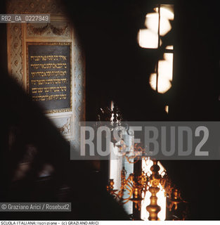Nome:..SCUOLA ITALIANA : INTERNO VERSO LA BIMÀ  ....Localizzazione:..VENEZIA / CANNAREGIO / CAMPO DEL GHETTO NOVO  SINAGOGA / SCUOLA ITALIANA..VENICE / CANNAREGIO / CAMPO GHETTO NOVO  SYNAGOGUE  / SCUOLA ITALIANA   ..Soggetto:..ISCRIZIONE VISTA DAL MATRONEO / ARREDI LIGNEI  ..THE INSCRIPTION SEEN FROM THE WOMENS GALLERY /WOODEN FURNITURE   ..Cronologia:..SEC. XVI ULTIMO QUARTO /1575  ..XVIth CENTURY / 1575  ..Autore:......Stile:..BAROCCO  ..BAROQUE   ..Editori Stampatori:......Committenza:......Materia e Tecnica:..PANNELLO IN STUCCO CON ISCRIZIONE DORO SU PIETRA NERA  ..STUCCO PANELS WITH GOLDEN INSCRIPTIONS ON BLACK STONE   ..Collocazione:......Note:......Riproduzione Fotografica:..Graziano Arici/Rosebud2  ....Copyright:..Graziano Arici/Rosebud2/  ....Data:..1994....Costo:..A....Key:..CHIESA  ..CHURCH..