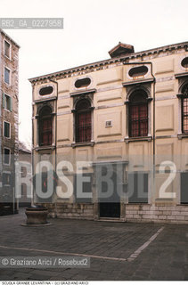 Nome:..SCUOLA LEVANTINA : SCUOLA LEVANTINA..   ..Localizzazione:..VENEZIA / CANNAREGIO / GHETTO VECCHIO / CAMPIELLO DELLE SCUOLE SCUOLA LEVANTINA..VENICE /  CANNAREGIO / GHETTO VECCHIO  /  CAMPIELLO DELLE SCUOLE SCUOLA LEVANTINA   ..Soggetto:..SCUOLA LEVANTINA / POZZO  ..FACADE / WELL  ..Cronologia:..SEC. XVI / SECONDO QUARTO / 1538 (?) / COMPLETAMENTE RIEDIFICATA NEL SEC. XVII METÀ  ..SEC. XVI / 1538 (?) /COMPLETELY REBUILT IN THE XVII CENTURY   ..Autore:..LONGHENA BALDASSARRE / MANIERA  ..LONGHENA BALDASSARRE / STYLE  ..Stile:..BAROCCO..BAROQUE  ..Editori Stampatori:......Committenza:......Materia e Tecnica:......Collocazione:......Note:......Riproduzione Fotografica:  ..Graziano Arici/Rosebud2 ....Copyright:..Graziano Arici/Rosebud2/....Data:..1994 ....Costo:..A....Key:..CHIESA  ESTERNI   ..CHURCH  EXTERIORS ..
