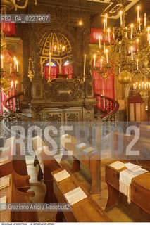 Caption: Nome:..SCUOLA LEVANTINA : INTERNO VERSO LA BIMÀ..   ..Localizzazione:..VENEZIA / CANNAREGIO / GHETTO VECCHIO / SCUOLA LEVANTINA  ..VENICE /  CANNAREGIO / GHETTO VECCHIO  /  SCUOLA LEVANTINA  ..Soggetto:..INTERNO VERSO LA BIMÀ / ARREDI LIGNEI  ..INTERIOR TOWARDS BIMAH / WOODEN FURNITURE  ..Cronologia:..SEC. XVI / SECONDO QUARTO / 1538 (?) / COMPLETAMENTE RIEDIFICATA NEL SEC. XVII METÀ  ..SEC. XVI / 1538 (?) /COMPLETELY REBUILT IN THE XVII CENTURY    ..Autore:..LONGHENA BALDASSARRE / MANIERA  ..LONGHENA BALDASSARRE / STYLE  ..Stile:..BAROCCO ..BAROQUE  ..Editori Stampatori:......Committenza:......Materia e Tecnica:......Collocazione:......Note:......Riproduzione Fotografica:  ..Graziano Arici/Rosebud2 ....Copyright:..Graziano Arici/Rosebud2/....Data:..1994 ....Costo:..A....Key:..CHIESA  ..CHURCH