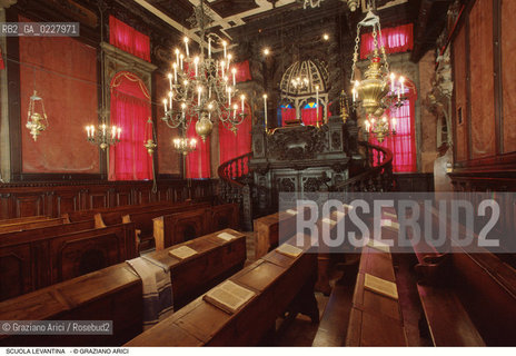 Caption: Nome:..SCUOLA LEVANTINA : INTERNO VERSO LA BIMÀ..   ..Localizzazione:..VENEZIA / CANNAREGIO / GHETTO VECCHIO / SCUOLA LEVANTINA  ..VENICE /  CANNAREGIO / GHETTO VECCHIO  /  SCUOLA LEVANTINA  ..Soggetto:..INTERNO VERSO LA BIMÀ / ARREDI LIGNEI  ..INTERIOR TOWARDS BIMAH / WOODEN FURNITURE  ..Cronologia:..SEC. XVI / SECONDO QUARTO / 1538 (?) / COMPLETAMENTE RIEDIFICATA NEL SEC. XVII METÀ  ..SEC. XVI / 1538 (?) /COMPLETELY REBUILT IN THE XVII CENTURY    ..Autore:..LONGHENA BALDASSARRE / MANIERA  ..LONGHENA BALDASSARRE / STYLE  ..Stile:..BAROCCO ..BAROQUE  ..Editori Stampatori:......Committenza:......Materia e Tecnica:......Collocazione:......Note:......Riproduzione Fotografica:  ..Graziano Arici/Rosebud2 ....Copyright:..Graziano Arici/Rosebud2/....Data:..1994 ....Costo:..A....Key:..CHIESA  ..CHURCH