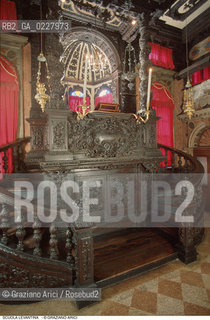 Caption: Nome:..SCUOLA LEVANTINA : BIMÀ  PARTICOLARE..  ..Localizzazione:..VENEZIA / CANNAREGIO / GHETTO VECCHIO / SCUOLA LEVANTINA  ..VENICE /  CANNAREGIO / GHETTO VECCHIO  /  SCUOLA LEVANTINA  ..Soggetto:..BIMÀ  PARTICOLARE ..BIMAH   DETAIL ..Cronologia:..SEC. XVII/ XVIII FINE/INIZIO  ..XVIIth/ XVIIIth CENTURY  ..Autore:..BRUSTOLON ANDREA / 1660 - 1732 ....Stile:..BAROCCO..BAROQUE  ..Editori Stampatori:......Committenza:......Materia e Tecnica:..LEGNO INTAGLIATO ..CARVED WOOD..Collocazione:......Note:......Riproduzione Fotografica:  ..Graziano Arici/Rosebud2 ....Copyright:..Graziano Arici/Rosebud2/....Data:..1994 ....Costo:..A....Key:..CHIESA  ..CHURCH