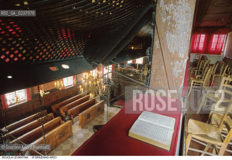 Caption: Nome:..SCUOLA LEVANTINA : INTERNO DAL MATRONEO ..  ..Localizzazione:..VENEZIA / CANNAREGIO / GHETTO VECCHIO / SCUOLA LEVANTINA  ..VENICE /  CANNAREGIO / GHETTO VECCHIO  /  SCUOLA LEVANTINA  ..Soggetto:..INTERNO DAL MATRONEO  ..INTERIOR FROM THE WOMENS GALLERY   ..Cronologia:..SEC. XVI / SECONDO QUARTO / 1538 (?) / COMPLETAMENTE RIEDIFICATA NEL SEC. XVII METÀ  ..SEC. XVI / 1538 (?) /COMPLETELY REBUILT IN THE XVII CENTURY   ..Autore:..LONGHENA BALDASSARRE / MANIERA  ..LONGHENA BALDASSARRE / STYLE  ..Stile:..BAROCCO..BAROQUE  ..Editori Stampatori:......Committenza:......Materia e Tecnica:......Collocazione:......Note:......Riproduzione Fotografica:  ..Graziano Arici/Rosebud2 ....Copyright:..Graziano Arici/Rosebud2/....Data:..1994 ....Costo:..A....Key:..CHIESA  ..CHURCH