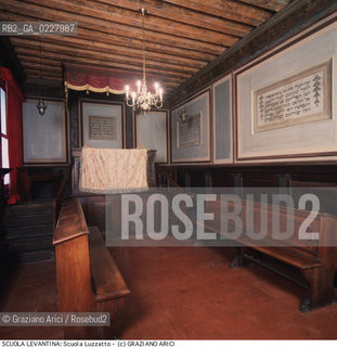 Nome:..SCUOLA LEVANTINA : YESHIVÀ (SALA DI STUDI RELIGIOSI) SCUOLA LUZZATTO  ( INTERNO VERSO LA BIMÀ )..    ..Localizzazione:..VENEZIA / CANNAREGIO / GHETTO VECCHIO / SCUOLA LEVANTINA  ..VENICE /  CANNAREGIO / GHETTO VECCHIO  /  SCUOLA LEVANTINA    ..Soggetto:..YESHIVÀ (SALA DI STUDI RELIGIOSI) / SCUOLA LUZZATTO / ARREDI LIGNEI..YESHIVA (ROOM FOR RELIGIOUS STUDIES) / SCUOLA LUZZATTO   INTERIOR TOWARDS BIMAH / WOODEN FURNITURE..Cronologia:..SEC. XVII GHETTO NOVO / SEC. XIX SECONDO QUARTO /1836 SPOSTATA E RICOSTRUITA NELLATTUALE SEDE..XVIIth CENTURY / XIXth CENTURY / 1836  MOVED AND REBUILT IN THE PRESENT SEAT  ..Autore:......Stile:......Editori Stampatori:......Committenza:......Materia e Tecnica:..LEGNO INTAGLIATO E DORATO  ..CARVED AND GILT WOOD  ..Collocazione:......Note:......Riproduzione Fotografica:  ..Graziano Arici/Rosebud2 ....Copyright:..Graziano Arici/Rosebud2/....Data:..1994 ......Costo:..A....Key:..CHIESA  ..CHURCH    ..