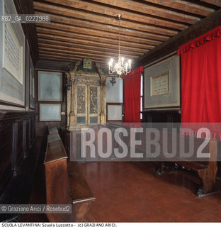 Nome:..SCUOLA LEVANTINA : YESHIVÀ (SALA DI STUDI RELIGIOSI) SCUOLA LUZZATTO  ( INTERNO VERSO L’ ARON )..      ..Localizzazione:..VENEZIA / CANNAREGIO / GHETTO VECCHIO / SCUOLA LEVANTINA  ..VENICE /  CANNAREGIO / GHETTO VECCHIO  /  SCUOLA LEVANTINA    ..Soggetto:..YESHIVÀ (SALA DI STUDI RELIGIOSI) / SCUOLA LUZZATTO / ARREDI LIGNEI..YESHIVA (ROOM FOR RELIGIOUS STUDIES) / SCUOLA LUZZATTO   INTERIOR TOWARDS BIMAH / WOODEN FURNITURE..Cronologia:..SEC. XVII GHETTO NOVO / SEC. XIX SECONDO QUARTO /1836 SPOSTATA E RICOSTRUITA NELLATTUALE SEDE..XVIIth CENTURY / XIXth CENTURY / 1836  MOVED AND REBUILT IN THE PRESENT SEAT  ..Autore:......Stile:......Editori Stampatori:......Committenza:......Materia e Tecnica:..LEGNO INTAGLIATO E DORATO  ..CARVED AND GILT WOOD  ..Collocazione:......Note:......Riproduzione Fotografica:  ..Graziano Arici/Rosebud2 ....Copyright:..Graziano Arici/Rosebud2/....Data:..1994 ....Costo:..A....Key:..CHIESA  ..CHURCH    ..