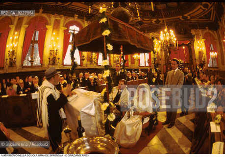 Caption: Nome:..SCUOLA GRANDE SPAGNOLA :  MATRIMONIO..    ..Localizzazione:..VENEZIA / CANNAREGIO / GHETTO..VENICE / CANNAREGIO  / GHETTO  ..Soggetto:..MATRIMONIO..WEDDING..Cronologia:..  ....Autore:......Stile:......Editori Stampatori:......Committenza:......Materia e Tecnica:......Collocazione:......Note:......Riproduzione Fotografica:  ..Graziano Arici/Rosebud2 ....Copyright:..Graziano Arici/Rosebud2/....Data:..1994 ....Costo:..A....Key:..RITI..RITES