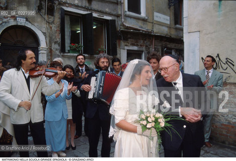 Caption: Nome:..SCUOLA GRANDE SPAGNOLA :  MATRIMONIO..     ..Localizzazione:..VENEZIA / CANNAREGIO / GHETTO  ..VENICE / CANNAREGIO  / GHETTO    ..Soggetto:..MATRIMONIO  ..WEDDING  ..Cronologia:..  ....Autore:......Stile:......Editori Stampatori:......Committenza:......Materia e Tecnica:......Collocazione:......Note:......Riproduzione Fotografica:  ..Graziano Arici/Rosebud2 ....Copyright:..Graziano Arici/Rosebud2/....Data:..1994 ....Costo:..A....Key:..RITI  ..RITES