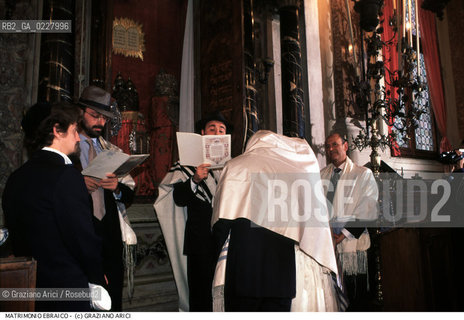 Nome:..SCUOLA GRANDE SPAGNOLA :  MATRIMONIO..     ..Localizzazione:..VENEZIA / CANNAREGIO / GHETTO  ..VENICE / CANNAREGIO  / GHETTO    ..Soggetto:..MATRIMONIO  ..WEDDING  ..Cronologia:..  ....Autore:......Stile:......Editori Stampatori:......Committenza:......Materia e Tecnica:......Collocazione:......Note:......Riproduzione Fotografica:  ..Graziano Arici/Rosebud2 ....Copyright:..Graziano Arici/Rosebud2/....Data:..1994 ....Costo:..A....Key:..RITI  ..RITES      ..