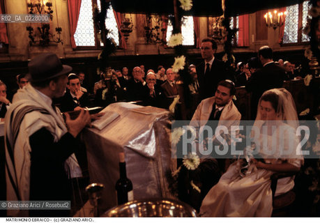 Nome:..SCUOLA GRANDE SPAGNOLA :  MATRIMONIO..    ..Localizzazione:..VENEZIA / CANNAREGIO / GHETTO..VENICE / CANNAREGIO  / GHETTO  ..Soggetto:..MATRIMONIO..WEDDING..Cronologia:..  ....Autore:......Stile:....Editori Stampatori:......Committenza:......Materia e Tecnica:......Collocazione:......Note:......Riproduzione Fotografica:  ..Graziano Arici/Rosebud2 ....Copyright:..Graziano Arici/Rosebud2/....Data:..1994 ....Costo:..A....Key:..RITI..RITES ..