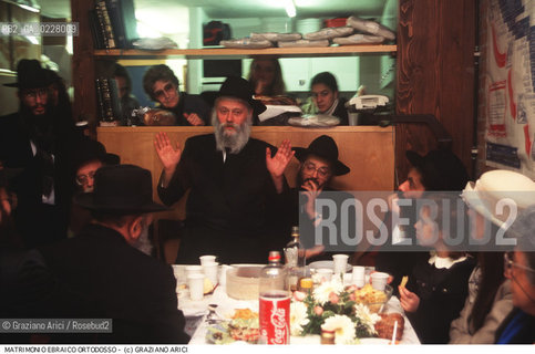 Nome:..MATRIMONIO..  ..Localizzazione:..VENEZIA / CANNAREGIO / GHETTO..VENICE / CANNAREGIO  / GHETTO  ..Soggetto:..MATRIMONIO..WEDDING..Cronologia:..  ....Autore:......Stile:......Editori Stampatori:......Committenza:......Materia e Tecnica:......Collocazione:......Note:..MATRIMONIO ORTODOSSO  ....Riproduzione Fotografica:  ..Graziano Arici/Rosebud2 ....Copyright:..Graziano Arici/Rosebud2/....Data:..1994 ....Costo:..A....Key:..RITI..RITES ..