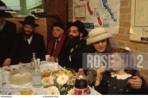 Caption: Nome:..MATRIMONIO.. ..Localizzazione:..VENEZIA / CANNAREGIO / GHETTO..VENICE / CANNAREGIO  / GHETTO  ..Soggetto:..MATRIMONIO..WEDDING..Cronologia:..  ....Autore:......Stile:......Editori Stampatori:......Committenza:......Materia e Tecnica:......Collocazione:......Note:..MATRIMONIO ORTODOSSO  ....Riproduzione Fotografica:  ..Graziano Arici/Rosebud2 ....Copyright:..Graziano Arici/Rosebud2/....Data:..1994 ....Costo:..A....Key:..RITI..RITES