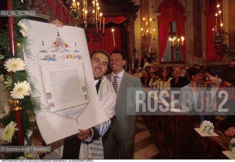 Caption: Nome:..SCUOLA GRANDE SPAGNOLA :  MATRIMONIO..     ..Localizzazione:..VENEZIA / CANNAREGIO / GHETTO  KETUBBÀ..VENICE / CANNAREGIO  / GHETTO    ..Soggetto:..MATRIMONIO  ..WEDDING  ..Cronologia:..  ....Autore:......Stile:......Editori Stampatori:......Committenza:......Materia e Tecnica:......Collocazione:......Note:..GLI SPOSI  MOSTRANO LA KETUBBA’  ....Riproduzione Fotografica:  ..Graziano Arici/Rosebud2 ....Copyright:..Graziano Arici/Rosebud2/....Data:..1994 ....Costo:..A....Key:..RITI  ..RITES