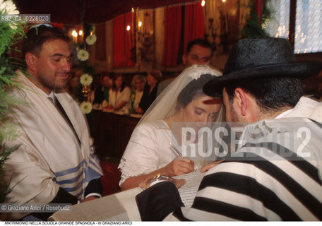 Caption: Nome:..SCUOLA GRANDE SPAGNOLA :  MATRIMONIO..    ..Localizzazione:..VENEZIA / CANNAREGIO / GHETTO..VENICE / CANNAREGIO  / GHETTO  ..Soggetto:..MATRIMONIO..WEDDING..Cronologia:..  ....Autore:......Stile:......Editori Stampatori:......Committenza:......Materia e Tecnica:......Collocazione:......Note:......Riproduzione Fotografica:  ..Graziano Arici/Rosebud2 ....Copyright:..Graziano Arici/Rosebud2/....Data:..1994 ....Costo:..A....Key:..RITI..RITES