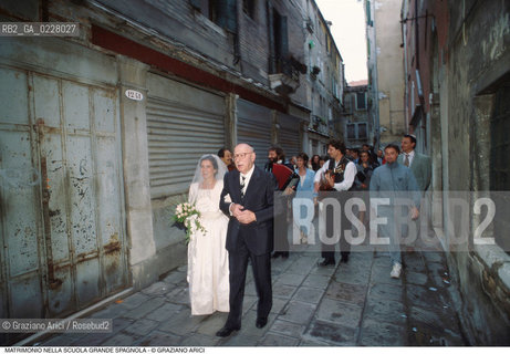 Caption: Nome:..SCUOLA GRANDE SPAGNOLA :  MATRIMONIO..     ..Localizzazione:..VENEZIA / CANNAREGIO / GHETTO  ..VENICE / CANNAREGIO  / GHETTO    ..Soggetto:..MATRIMONIO  ..WEDDING  ..Cronologia:..  ....Autore:......Stile:......Editori Stampatori:......Committenza:......Materia e Tecnica:......Collocazione:......Note:......Riproduzione Fotografica:  ..Graziano Arici/Rosebud2 ....Copyright:..Graziano Arici/Rosebud2/....Data:..1994 ....Costo:..A....Key:..RITI  ..RITES