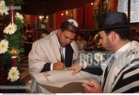 Caption: Nome:..SCUOLA GRANDE SPAGNOLA :  MATRIMONIO..     ..Localizzazione:..VENEZIA / CANNAREGIO / GHETTO  ..VENICE / CANNAREGIO  / GHETTO    ..Soggetto:..MATRIMONIO  ..WEDDING  ..Cronologia:..  ....Autore:......Stile:......Editori Stampatori:......Committenza:......Materia e Tecnica:......Collocazione:......Note:......Riproduzione Fotografica:  ..Graziano Arici/Rosebud2 ....Copyright:..Graziano Arici/Rosebud2/....Data:..1994 ....Costo:..A....Key:..RITI  ..RITES