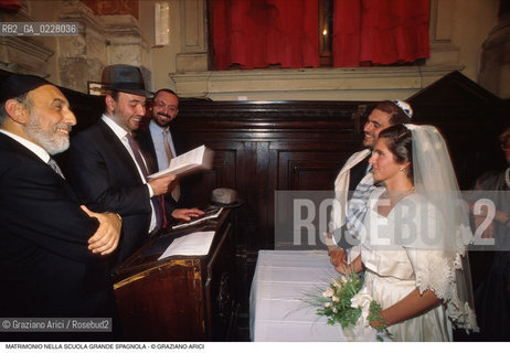 Caption: Nome:..SCUOLA GRANDE SPAGNOLA :  MATRIMONIO..    ..Localizzazione:..VENEZIA / CANNAREGIO / GHETTO..VENICE / CANNAREGIO  / GHETTO ..Soggetto:..MATRIMONIO..WEDDING..Cronologia:..  ....Autore:......Stile:......Editori Stampatori:......Committenza:......Materia e Tecnica:......Collocazione:......Note:......Riproduzione Fotografica:  ..Graziano Arici/Rosebud2 ....Copyright:..Graziano Arici/Rosebud2/....Data:..1994 ....Costo:..A....Key:..RITI..RITES