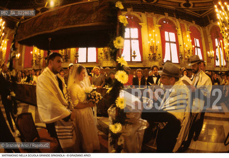 Caption: Nome:..SCUOLA GRANDE SPAGNOLA :  MATRIMONIO..    ..Localizzazione:..VENEZIA / CANNAREGIO / GHETTO..VENICE / CANNAREGIO  / GHETTO  ..Soggetto:..MATRIMONIO..WEDDING..Cronologia:..  ....Autore:......Stile:......Editori Stampatori:......Committenza:......Materia e Tecnica:......Collocazione:......Note:......Riproduzione Fotografica:  ..Graziano Arici/Rosebud2 ....Copyright:..Graziano Arici/Rosebud2/....Data:..1994 ....Costo:..A....Key:..RITI..RITES