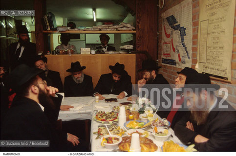 Caption: Nome:..MATRIMONIO..    ..Localizzazione:..VENEZIA / CANNAREGIO / GHETTO..VENICE / CANNAREGIO  / GHETTO  ..Soggetto:..MATRIMONIO..WEDDING..Cronologia:..  ....Autore:......Stile:......Editori Stampatori:......Committenza:......Materia e Tecnica:......Collocazione:......Note:..MATRIMONIO ORTODOSSO  ....Riproduzione Fotografica:  ..Graziano Arici/Rosebud2 ....Copyright:..Graziano Arici/Rosebud2/....Data:..1994 ....Costo:..A....Key:..RITI..RITES