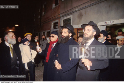 Caption: Nome:..MATRIMONIO.. ..Localizzazione:..VENEZIA / CANNAREGIO / GHETTO..VENICE / CANNAREGIO  / GHETTO  ..Soggetto:..MATRIMONIO..WEDDING..Cronologia:..  ....Autore:......Stile:......Editori Stampatori:......Committenza:......Materia e Tecnica:......Collocazione:......Note:..MATRIMONIO ORTODOSSO  ....Riproduzione Fotografica:  ..Graziano Arici/Rosebud2 ....Copyright:..Graziano Arici/Rosebud2/....Data:..1994 ....Costo:..A....Key:..RITI..RITES