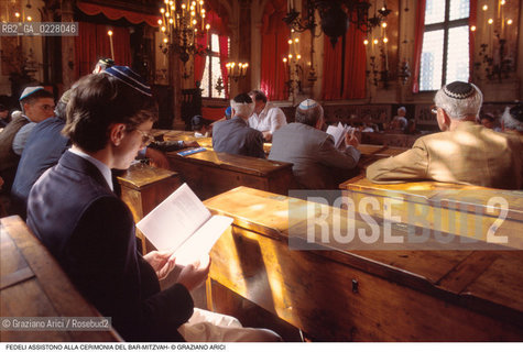 Caption: Nome:..SCUOLA GRANDE SPAGNOLA : FEDELI ASSISTONO ALLA CERIMONIA DEL BAR-MITZVAH (LENTRATA DEI TREDICENNI NELLETÀ ADULTA)..      ..Localizzazione:..VENEZIA / CANNAREGIO / GHETTO VECCHIO / SINAGOGA / SCUOLA GRANDE SPAGNOLA   ..VENICE / CANNAREGIO /  GHETTO VECCHIO / SYNAGOGUE / SCUOLA GRANDE SPAGNOLA    ..Soggetto:..FEDELI ASSISTONO ALLA CERIMONIA DEL BAR-MITZVAH (LENTRATA DEI TREDICENNI NELLETÀ ADULTA)   ..MEMBERS OF THE  COMMUNITY WATCHING THE CERIMONY OF BAR-MITZVAH (THE ENTRY INTO ADULT LIFE AT THIRTEEN)   ..Cronologia:..SEC. XVI SECONDA METÀ / RIEDIFICATA NEL SEC. XVII PRIMA METÀ   ..XVIth CENTURY / REBUILT IN THE XVIIth CENTURY   ..Autore:..LONGHENA BALDASSARRE / MANIERA    ..LONGHENA BALDASSARRE / STYLE   ..Stile:..BAROCCO  ..BAROQUE   ..Editori Stampatori:......Committenza:......Materia e Tecnica:......Collocazione:......Note:......Riproduzione Fotografica:  ..Graziano Arici/Rosebud2 ....Copyright:..Graziano Arici/Rosebud2/....Data:..1994 ....Costo:..A....Key:..RITI..RITES