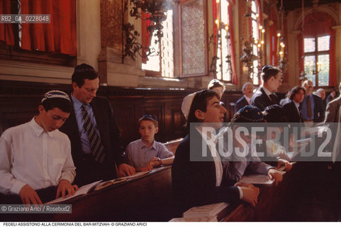 Caption: Nome:..SCUOLA GRANDE SPAGNOLA : FEDELI ASSISTONO ALLA CERIMONIA DEL BAR-MITZVAH (LENTRATA DEI TREDICENNI NELLETÀ ADULTA)..      ..Localizzazione:..VENEZIA / CANNAREGIO / GHETTO VECCHIO / SINAGOGA / SCUOLA GRANDE SPAGNOLA   ..VENICE / CANNAREGIO /  GHETTO VECCHIO / SYNAGOGUE / SCUOLA GRANDE SPAGNOLA    ..Soggetto:..FEDELI ASSISTONO ALLA CERIMONIA DEL BAR-MITZVAH (LENTRATA DEI TREDICENNI NELLETÀ ADULTA)   ..MEMBERS OF THE  COMMUNITY WATCHING THE CERIMONY OF BAR-MITZVAH (THE ENTRY INTO ADULT LIFE AT THIRTEEN)   ..Cronologia:..SEC. XVI SECONDA METÀ / RIEDIFICATA NEL SEC. XVII PRIMA METÀ   ..XVIth CENTURY / REBUILT IN THE XVIIth CENTURY   ..Autore:..LONGHENA BALDASSARRE / MANIERA    ..LONGHENA BALDASSARRE / STYLE   ..Stile:..BAROCCO  ..BAROQUE   ..Editori Stampatori:......Committenza:......Materia e Tecnica:......Collocazione:......Note:......Riproduzione Fotografica:  ..Graziano Arici/Rosebud2 ....Copyright:..Graziano Arici/Rosebud2/....Data:..1994 ....Costo:..A....Key:..RITI..RITES