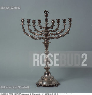 Nome:..MUSEO DI ARTE EBRAICA : LAMPADA DI CHANUCCÀ (CHANUKKAH)..     ..Localizzazione:..VENEZIA / CANNAREGIO / CAMPO DEL GHETTO NOVO 2902/B / MUSEO DI ARTE EBRAICA  ..VENICE / CANNAREGIO / CAMPO GHETTO NOVO  2902/B / THE MUSEUM OF JEWISH ART     ..Soggetto:..LAMPADA DI CHANUCCÀ (CHANUKKAH)  ..HANUKAH LAMP  ..Cronologia:..SEC.XIX  ..XIXth CENTURY ..Autore:......Stile:......Editori Stampatori:......Committenza:......Materia e Tecnica:..ARGENTO   ..SILVER   ..Collocazione:......Note:..DONATA DA GINO CESANA..DONATED BY  GINO CESANA..Riproduzione Fotografica:  ..Graziano Arici/Rosebud2 ....Copyright:..Graziano Arici/Rosebud2/....Data:..1994 ....Costo:..A....Key:..MUSEI  OGGETTI   RITI  ..MUSEUMS  OBJECTS  RITES  ..