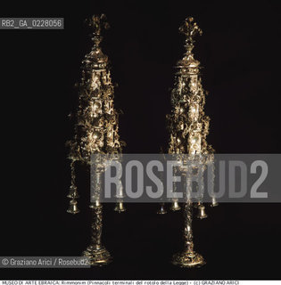 Nome:..MUSEO DI ARTE EBRAICA : RIMMONIM (PINNACOLI TERMINALI DEL ROTOLO DELLA LEGGE)..     ..Localizzazione:..VENEZIA / CANNAREGIO / CAMPO DEL GHETTO NOVO 2902/B / MUSEO DI ARTE EBRAICA  ..VENICE / CANNAREGIO / CAMPO GHETTO NOVO  2902/B / THE MUSEUM OF JEWISH ART     ..Soggetto:..RIMMONIM (PINNACOLI TERMINALI DEL ROTOLO DELLA LEGGE)  ..RIMMONIN (PINNACLES TO DECORATE THE TOP OF THE SCROLLS)  ..Cronologia:..SEC.XVIII INIZIO  ..XVIIIth CENTURY    ..Autore:......Stile:......Editori Stampatori:......Committenza:......Materia e Tecnica:..ARGENTO  ..SILVER   ..Collocazione:......Note:......Riproduzione Fotografica:  ..Graziano Arici/Rosebud2 ....Copyright:..Graziano Arici/Rosebud2/....Data:..1994 ....Costo:..A....Key:..MUSEI  OGGETTI   ..MUSEUMS  OBJECTS  ..