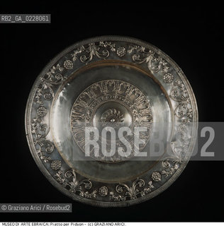 Nome:..MUSEO DI ARTE EBRAICA : PIATTO PER PIDYON..     ..Localizzazione:..VENEZIA / CANNAREGIO / CAMPO DEL GHETTO NOVO 2902/B / MUSEO DI ARTE EBRAICA  ..VENICE / CANNAREGIO / CAMPO GHETTO NOVO  2902/B / THE MUSEUM OF JEWISH ART     ..Soggetto:..PIATTO PER PIDYON  ..PIDYON DISH   ..Cronologia:..SEC.XIX  ..XIXth CENTURY     ..Autore:......Stile:......Editori Stampatori:......Committenza:......Materia e Tecnica:..ARGENTO ..SILVER  ..Collocazione:......Note:......Riproduzione Fotografica:  ..Graziano Arici/Rosebud2 ....Copyright:..Graziano Arici/Rosebud2/....Data:..1994 ....Costo:..A....Key:..MUSEI  OGGETTI   ..MUSEUMS  OBJECTS ..