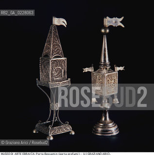 Nome:..MUSEO DI ARTE EBRAICA : PORTA-BESSAMIN (PROFUMI)..     ..Localizzazione:..VENEZIA / CANNAREGIO / CAMPO DEL GHETTO NOVO 2902/B / MUSEO DI ARTE EBRAICA  ..VENICE / CANNAREGIO / CAMPO GHETTO NOVO  2902/B / THE MUSEUM OF JEWISH ART     ..Soggetto:..PORTA-BESSAMIN (PROFUMI)  ..BOX FOR BESSAMIN (PERFUME)  ..Cronologia:..SEC.XIX TERZO QUARTO / 1880 ca.  ..XIXth CENTURY  / 1880 about    ..Autore:......Stile:......Editori Stampatori:......Committenza:......Materia e Tecnica:..ARGENTO  ..SILVER  ..Collocazione:......Note:......Riproduzione Fotografica:  ..Graziano Arici/Rosebud2 ....Copyright:..Graziano Arici/Rosebud2/....Data:..1994 ....Costo:..A....Key:..MUSEI  OGGETTI   ..MUSEUMS  OBJECTS..