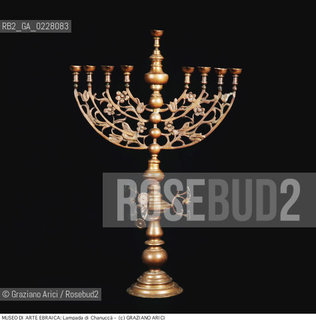 Nome:..MUSEO DI ARTE EBRAICA : LAMPADA DI CHANUCCÀ  (CHANUKKAH) ..    ..Localizzazione:..VENEZIA / CANNAREGIO / CAMPO DEL GHETTO NOVO 2902/B / MUSEO DI ARTE EBRAICA  ..VENICE / CANNAREGIO / CAMPO GHETTO NOVO  2902/B / THE MUSEUM OF JEWISH ART     ..Soggetto:..LAMPADA DI CHANUCCÀ  (CHANUKKAH)  ..HANUKAH LAMP  ..Cronologia:..SEC.XIX  ..XIXth CENTURY    ..Autore:......Stile:......Editori Stampatori:......Committenza:......Materia e Tecnica:..BRONZO  ..BRONZE  ..Collocazione:......Note:......Riproduzione Fotografica:  ..Graziano Arici/Rosebud2 ....Copyright:..Graziano Arici/Rosebud2/....Data:..1994 ....Costo:..A....Key:..MUSEI OGGETTI   RITI  ..MUSEUMS  OBJECTS  RITES  ..