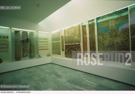 Caption: Nome:..MUSEO DI ARTE EBRAICA : SALA..     ..Localizzazione:..VENEZIA / CANNAREGIO / CAMPO DEL GHETTO NOVO 2902/B / MUSEO DI ARTE EBRAICA  ..VENICE / CANNAREGIO / CAMPO GHETTO NOVO  2902/B / THE MUSEUM OF JEWISH ART     ..Soggetto:..SALA  ..ROOM  ..Cronologia:..  ....Autore:......Stile:......Editori Stampatori:......Committenza:......Materia e Tecnica:......Collocazione:......Note:......Riproduzione Fotografica:  ..Graziano Arici/Rosebud2 ....Copyright:..Graziano Arici/Rosebud2/....Data:..1994 ....Costo:..A....Key:..MUSEI  ..MUSEUMS