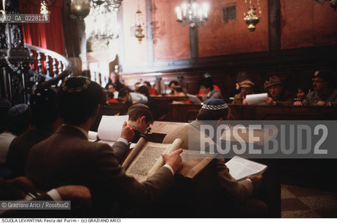 Nome:..SCUOLA LEVANTINA : PREGHIERA DURANTE IL PURIM..     ..Localizzazione:..VENEZIA / CANNAREGIO / GHETTO VECCHIO / SCUOLA LEVANTINA  ..VENICE /  CANNAREGIO / GHETTO VECCHIO / SCUOLA  LEVANTINA    ..Soggetto:..SINAGOGA / RELIGIONE EBRAICA / PREGHIERA DURANTE IL PURIM  ..SYNAGOGUE / JEWISH RELIGION / PRAYER DURING THE PURIM..Cronologia:..  ....Autore:......Stile:......Editori Stampatori:......Committenza:......Materia e Tecnica:......Collocazione:......Note:......Riproduzione Fotografica:  ..Graziano Arici/Rosebud2 ....Copyright:..Graziano Arici/Rosebud2/....Data:..1994 ....Costo:..A....Key:..RITI..RITES..