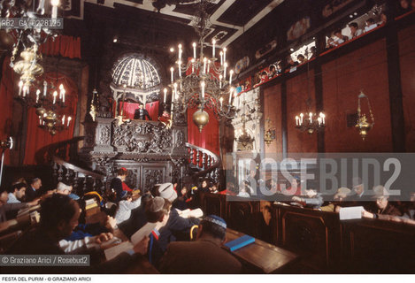 Caption: Nome:.. SCUOLA LEVANTINA : PREGHIERA DURANTE IL PURIM..   ..Localizzazione:..VENEZIA / CANNAREGIO / GHETTO VECCHIO / SCUOLA LEVANTINA  ..VENICE /  CANNAREGIO / GHETTO VECCHIO / SCUOLA  LEVANTINA    ..Soggetto:..SINAGOGA / RELIGIONE EBRAICA / PREGHIERA DURANTE IL PURIM  ..SYNAGOGUE / JEWISH RELIGION / PRAYER DURING THE PURIM   ..Cronologia:..  ....Autore:......Stile:......Editori Stampatori:......Committenza:......Materia e Tecnica:......Collocazione:......Note:......Riproduzione Fotografica:  ..Graziano Arici/Rosebud2 ....Copyright:..Graziano Arici/Rosebud2/....Data:..1994 ....Costo:..A....Key:..RITI..RITES