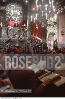 Caption: Nome:.. SCUOLA LEVANTINA : PREGHIERA DURANTE IL PURIM..   ..Localizzazione:..VENEZIA / CANNAREGIO / GHETTO VECCHIO / SCUOLA LEVANTINA  ..VENICE /  CANNAREGIO / GHETTO VECCHIO / SCUOLA  LEVANTINA    ..Soggetto:..SINAGOGA / RELIGIONE EBRAICA / PREGHIERA DURANTE IL PURIM  ..SYNAGOGUE / JEWISH RELIGION / PRAYER DURING THE PURIM   ..Cronologia:..  ....Autore:......Stile:......Editori Stampatori:......Committenza:......Materia e Tecnica:......Collocazione:......Note:......Riproduzione Fotografica:  ..Graziano Arici/Rosebud2 ....Copyright:..Graziano Arici/Rosebud2/....Data:..1994 ....Costo:..A....Key:..RITI..RITES