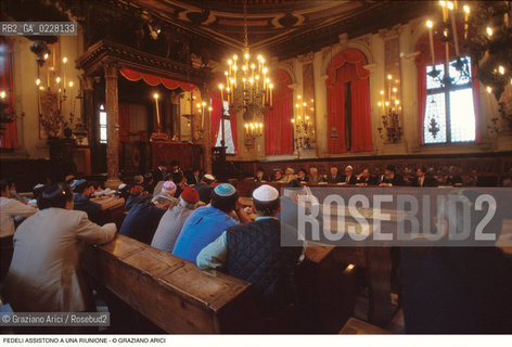 Caption: Nome:..SCUOLA GRANDE SPAGNOLA : RIUNIONE..      ..Localizzazione:..VENEZIA / CANNAREGIO / GHETTO VECCHIO / SINAGOGA / SCUOLA GRANDE SPAGNOLA   ..VENICE / CANNAREGIO /  GHETTO VECCHIO / SYNAGOGUE / SCUOLA GRANDE SPAGNOLA    ..Soggetto:..FEDELI ASSISTONO A UNA RIUNIONE..Cronologia:..SEC. XVI SECONDA METÀ / RIEDIFICATA NEL SEC. XVII PRIMA METÀ   ..XVIth CENTURY / REBUILT IN THE XVIIth CENTURY   ..Autore:..LONGHENA BALDASSARRE / MANIERA    ..LONGHENA BALDASSARRE / STYLE   ..Stile:..BAROCCO  ..BAROQUE   ..Editori Stampatori:......Committenza:......Materia e Tecnica:......Collocazione:......Note:......Riproduzione Fotografica:  ..Graziano Arici/Rosebud2 ....Copyright:..Graziano Arici/Rosebud2/....Data:..1994 ....Costo:..A....Key:..RITI..RITES