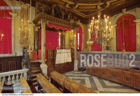 Caption: Nome:..SCUOLA GRANDE SPAGNOLA : INTERNO VERSO LA BIMA..     ..Localizzazione:..VENEZIA / CANNAREGIO / GHETTO VECCHIO / SINAGOGA / SCUOLA GRANDE SPAGNOLA   ..VENICE / CANNAREGIO /  GHETTO VECCHIO / SYNAGOGUE / SCUOLA GRANDE SPAGNOLA     ..Soggetto:..INTERNO VERSO LA BIMA / ARREDI LIGNEI  ..INTERIOR TOWARDS BIMAH / WOODEN FURNITURE   ..Cronologia:..SEC. XVI SECONDA METÀ / RIEDIFICATA NEL SEC. XVII PRIMA METÀ   ..XVIth CENTURY / REBUILT IN THE XVIIth CENTURY    ..Autore:..LONGHENA BALDASSARRE / MANIERA    ..LONGHENA BALDASSARRE / STYLE   ..Stile:..BAROCCO  ..BAROQUE   ..Editori Stampatori:......Committenza:......Materia e Tecnica:......Collocazione:......Note:......Riproduzione Fotografica:  ..Graziano Arici/Rosebud2 ....Copyright:..Graziano Arici/Rosebud2/....Data:..1994 ....Costo:..A....Key:..CHIESA..CHURCH