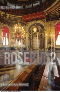 Caption: Nome:.. SCUOLA GRANDE SPAGNOLA : INTERNO VERSO LARON (ARCA SANTA) ..   ..Localizzazione:..VENEZIA / CANNAREGIO / GHETTO VECCHIO / SINAGOGA / SCUOLA GRANDE SPAGNOLA   ..VENICE / CANNAREGIO /  GHETTO VECCHIO / SYNAGOGUE / SCUOLA GRANDE SPAGNOLA     ..Soggetto:..INTERNO VERSO LARON (ARCA SANTA) / ARREDI LIGNEI   ..INTERIOR TOWARDS AARON (HOLY ARK) / WOODEN FURNITURE   ..Cronologia:..SEC. XVI SECONDA METÀ / RIEDIFICATA NEL SEC. XVII PRIMA METÀ   ..XVIth CENTURY / REBUILT IN THE XVIIth CENTURY    ..Autore:..LONGHENA BALDASSARRE / MANIERA    ..LONGHENA BALDASSARRE / STYLE   ..Stile:..BAROCCO  ..BAROQUE   ..Editori Stampatori:......Committenza:......Materia e Tecnica:......Collocazione:......Note:......Riproduzione Fotografica:  ..Graziano Arici/Rosebud2 ....Copyright:..Graziano Arici/Rosebud2/....Data:..1994 ....Costo:..A....Key:..CHIESA..CHURCH