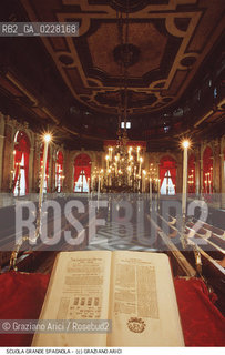 Nome:..SCUOLA GRANDE SPAGNOLA : INTERNO DALLA LA BIMÀ..     ..Localizzazione:..VENEZIA / CANNAREGIO / GHETTO VECCHIO / SINAGOGA / SCUOLA GRANDE SPAGNOLA   ..VENICE / CANNAREGIO /  GHETTO VECCHIO / SYNAGOGUE / SCUOLA GRANDE SPAGNOLA     ..Soggetto:..INTERNO DALLA LA BIMÀ / LIBRO DI PREGHIERA..INTERIOR  FROM BIMAH / BOOK OF PRAYERS..Cronologia:..SEC. XVI SECONDA METÀ / RIEDIFICATA NEL SEC. XVII PRIMA METÀ   ..XVIth CENTURY / REBUILT IN THE XVIIth CENTURY    ..Autore:..LONGHENA BALDASSARRE / MANIERA    ..LONGHENA BALDASSARRE / STYLE   ..Stile:..BAROCCO  ..BAROQUE   ..Editori Stampatori:......Committenza:......Materia e Tecnica:......Collocazione:......Note:......Riproduzione Fotografica:  ..Graziano Arici/Rosebud2 ....Copyright:..Graziano Arici/Rosebud2/....Data:..1994 ....Costo:..A....Key:..CHIESA..CHURCH..