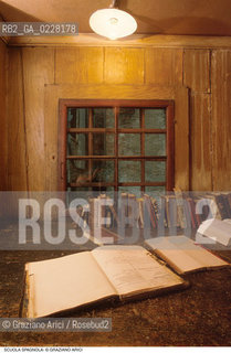 Caption: Nome:..SCUOLA GRANDE SPAGNOLA : STUDIOLO..    ..Localizzazione:..VENEZIA / CANNAREGIO / GHETTO VECCHIO / SINAGOGA / SCUOLA GRANDE SPAGNOLA   ..VENICE / CANNAREGIO /  GHETTO VECCHIO / SYNAGOGUE / SCUOLA GRANDE SPAGNOLA     ..Soggetto:..STUDIOLO  ..STUDY ROOM   ..Cronologia:..SEC. XVI SECONDA METÀ / RIEDIFICATA NEL SEC. XVII PRIMA METÀ   ..XVIth CENTURY / REBUILT IN THE XVIIth CENTURY    ..Autore:..LONGHENA BALDASSARRE / MANIERA    ..LONGHENA BALDASSARRE / STYLE   ..Stile:..BAROCCO  ..BAROQUE   ..Editori Stampatori:......Committenza:......Materia e Tecnica:......Collocazione:......Note:......Riproduzione Fotografica:  ..Graziano Arici/Rosebud2 ....Copyright:..Graziano Arici/Rosebud2/....Data:..1994 ....Costo:..A....Key:..CHIESA..CHURCH