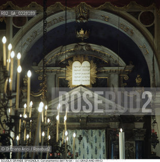 Nome:..SCUOLA GRANDE SPAGNOLA : SCUOLA GRANDE SPAGNOLA : PARTICOLARE DEL CORONAMENTO DELL’ARON (ARCA SANTA)  CON LE TAVOLE DELLA LEGGE..     ..Localizzazione:..VENEZIA / CANNAREGIO / GHETTO VECCHIO / SINAGOGA / SCUOLA GRANDE SPAGNOLA   ..VENICE / CANNAREGIO /  GHETTO VECCHIO / SYNAGOGUE / SCUOLA GRANDE SPAGNOLA     ..Soggetto:..PARTICOLARE DEL CORONAMENTO DELL’ARON (ARCA SANTA)  / TAVOLE DELLA LEGGE  ..DETAIL OF THE PEDIMENT OF AARON (HOLY ARK)  / TABLETS OF THE LAW  ..Cronologia:..SEC. XVI SECONDA METÀ / RIEDIFICATA NEL SEC. XVII PRIMA METÀ   ..XVIth CENTURY / REBUILT IN THE XVIIth CENTURY    ..Autore:..LONGHENA BALDASSARRE / MANIERA    ..LONGHENA BALDASSARRE / STYLE   ..Stile:..BAROCCO  ..BAROQUE   ..Editori Stampatori:......Committenza:......Materia e Tecnica:..MARMO SCOLPITO  ..CARVED MARBLE   ..Collocazione:......Note:......Riproduzione Fotografica:  ..Graziano Arici/Rosebud2 ....Copyright:..Graziano Arici/Rosebud2/....Data:..1994 ....Costo:..A....Key:..CHIESA..CHURCH..