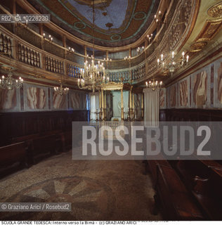 Nome:..SCUOLA GRANDE TEDESCA : INTERNO VERSO LA BIMÀ CON IL MATRONEO..    ..Localizzazione:..VENEZIA / CANNAREGIO / CAMPO DEL GHETTO NOVO / SINAGOGA / SCUOLA GRANDE TEDESCA  ..VENICE / CANNAREGIO / CAMPO GHETTO NOVO / SYNAGOGUE / SCUOLA GRANDE TEDESCA     ..Soggetto:..INTERNO VERSO LA BIMÀ / MATRONEO / ARREDI LIGNEI  ..INTERIOR TOWARDS BIMAH / WOMENS GALLERY / WOODEN FURNITURE   ..Cronologia:..SEC. XVII  TERZO QUARTO /1672 / RIEDIFICATA NEL SEC. XVIII SECONDO QUARTO / 1732-33  ..XVIIth CENTURY / 1672 / REBUILT IN THE XVIIIth CENTURY / 1732-33   ..Autore:......Stile:..BAROCCO  ..BAROQUE  ..Editori Stampatori:......Committenza:..CIVIDALE MENACHEM FIGLIO DEL RABBINO JOSEPH  ..CIVIDALE MENACHEM SON OF RABBI JOSEPH  ..Materia e Tecnica:......Collocazione:......Note:......Riproduzione Fotografica:  ..Graziano Arici/Rosebud2 ....Copyright:..Graziano Arici/Rosebud2/....Data:..1994 ....Costo:..A....Key:..CHIESA..CHURCH..