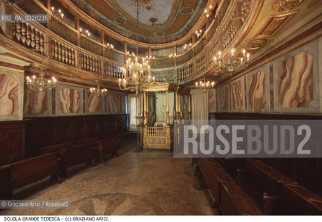Nome:..SCUOLA GRANDE TEDESCA : INTERNO VERSO LA BIMÀ CON IL MATRONEO..   ..Localizzazione:..˛   ..Soggetto:..INTERNO VERSO LA BIMÀ / MATRONEO / ARREDI LIGNEI   ..INTERIOR TOWARDS THE BIMAH / WOMENS GALLERY / WOODEN FURNITURE   ..Cronologia:..SEC. XVII  TERZO QUARTO /1672 / RIEDIFICATA NEL SEC. XVIII SECONDO QUARTO / 1732-33   ..XVIIth CENTURY / 1672 / REBUILT IN THE XVIIIth CENTURY / 1732-33     ....Autore:......Stile:..BAROCCO  ..BAROQUE  ..Editori Stampatori:......Committenza:..CIVIDALE MENACHEM FIGLIO DEL RABBINO JOSEPH  ..   CIVIDALE MENACHEM SON OF RABBI JOSEPH  ....Materia e Tecnica:......Collocazione:......Note:......Riproduzione Fotografica:  ..Graziano Arici/Rosebud2 ....Copyright:..Graziano Arici/Rosebud2/....Data:..1994 ......Costo:..A....Key:..CHIESA..CHURCH..
