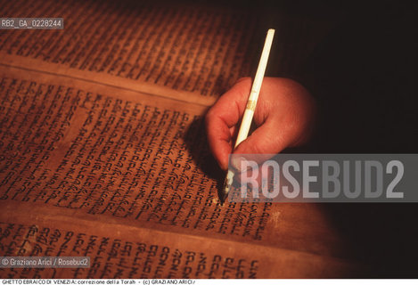 Nome:..SCUOLA GRANDE TEDESCA : INTERNO VERSO LA BIMÀ CON IL MATRONEO..   ..Localizzazione:..˛   ..Soggetto:..INTERNO VERSO LA BIMÀ / MATRONEO / ARREDI LIGNEI   ..INTERIOR TOWARDS THE BIMAH / WOMENS GALLERY / WOODEN FURNITURE   ..Cronologia:..SEC. XVII  TERZO QUARTO /1672 / RIEDIFICATA NEL SEC. XVIII SECONDO QUARTO / 1732-33   ..XVIIth CENTURY / 1672 / REBUILT IN THE XVIIIth CENTURY / 1732-33     ....Autore:......Stile:..BAROCCO  ..BAROQUE  ..Editori Stampatori:......Committenza:..CIVIDALE MENACHEM FIGLIO DEL RABBINO JOSEPH  ..   CIVIDALE MENACHEM SON OF RABBI JOSEPH  ....Materia e Tecnica:......Collocazione:......Note:......Riproduzione Fotografica:  ..Graziano Arici/Rosebud2 ....Copyright:..Graziano Arici/Rosebud2/....Data:..1994 ......Costo:..A....Key:..CHIESA..CHURCH..