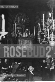 Nome:..SCUOLA LEVANTINA : RITORNO DELLA TORA IN GHETTO..      ..Localizzazione:..VENEZIA / CANNAREGIO / CAMPO DEL GHETTO NOVO / BIBLIOTECA-ARCHIVIO RENATO MAESTRO  ..VENICE / CANNAREGIO / CAMPO GHETTO NOVO / THE LIBRARY-ARCHIVES  RENATO MAESTRO     ..Soggetto:..SCUOLA LEVANTINA : RITORNO DELLA TORA IN GHETTO   ..RETURN OF THE TORAH TO THE GHETTO ..Cronologia:..SECOLO XX SECONDO QUARTO / 1945  ..XXth CENTURY / 1945     ..Autore:......Stile:......Editori Stampatori:......Committenza:......Materia e Tecnica:......Collocazione:......Note:......Riproduzione Fotografica:  ..Graziano Arici/Rosebud2 ....Copyright:..ARCHIVIO RENATO MAESTRO/  ....Data:..1996....Costo:..A....Key:..RITI   FOTO STORICHE  EVENTI  ..RITES EVENTS  ..