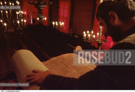 Caption: Nome:..SCUOLA LEVANTINA  : LA TORAH..Localizzazione:..VENEZIA / CANNAREGIO / GHETTO VECCHIO / SCUOLA GRANDE SPAGNOLA  ..VENICE /  CANNAREGIO / GHETTO VECCHIO / SCUOLA GRANDE SPAGNOLA   ..Soggetto:..SINAGOGA LA TORAH  ..Cronologia:..  ....Autore:......Stile:......Editori Stampatori:......Committenza:......Materia e Tecnica:......Collocazione:......Note:......Riproduzione Fotografica:  ..Graziano Arici/Rosebud2 ....Copyright:..Graziano Arici/Rosebud2/....Data:..1994 ....Costo:..A....Key:..RITI..RITES