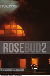 Caption: Nome: ..GRAN TEATRO LA FENICE..Descrizione: ..INCENDIO ORE 21.20 / VENEZIA..Credit: ..Graziano Arici/Rosebud2/..Costo: ..B..Nazione: ..ITALIA..Città: ..VENEZIA..Data: ..29/01/1996