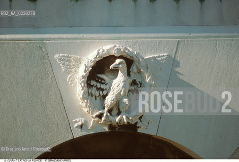 Caption: Nome: ..GRAN TEATRO LA FENICE..Descrizione: ..FACCIATA  / VENEZIA STEMMA DECORAZIONE..Credit: ..Graziano Arici/Rosebud2/..Costo: ..A..Nazione: ..ITALIA..Città: ..VENEZIA..Data: ..1985 c.a.