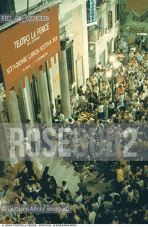 Caption: Nome:..GRAN TEATRO LA FENICE..Descrizione:..ESTERNI FACCIATA..Credit:..ARCHIVIO STORICO DEL TEATRO LA FENICE/..Costo:..A..Nazione:..ITALIA..Città:..VENEZIA..Data:..197?..La cessione dei diritti di questa immagine si intende per quanto di nostra competenza. Non comprende invece le eventuali spese  relative a diritti che potranno essere richiesti dagli Enti o persone fisiche cui appartengono eventualmente i soggetti  ripresi. Tali costi, ove necessari, e l’espletamento di qualsivoglia pratica di richiesta di concessione del permesso di pubblicazione sono esclusivamente a carico e a cura del soggetto acquirente di questa immagine.