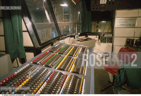Caption: Nome: ..GRAN TEATRO LA FENICE..Descrizione: ..PALCOSCENICO  / VENEZIA SALA CONTROLLO LUCI..Credit: ..Graziano Arici/Rosebud2/..Costo: ..A..Nazione: ..ITALIA..Città: ..VENEZIA..Data: ..1985 c.a.